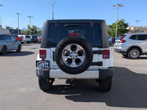 Bright White Clearcoat 2017 Jeep Wrangler Unlimited Sahara