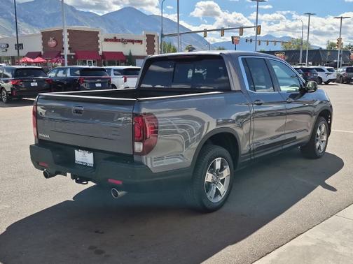 Modern Steel Metallic 2025 Honda Ridgeline