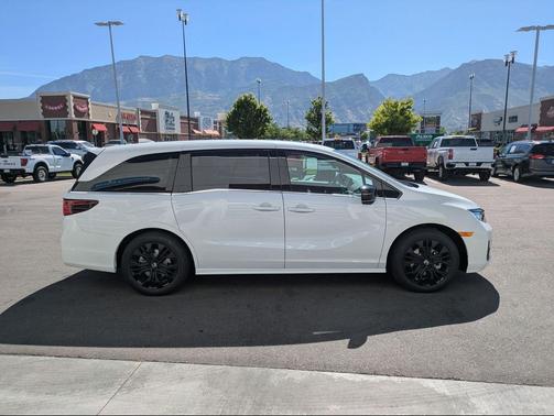 Platinum White Pearl 2026 Honda Odyssey Sport-L