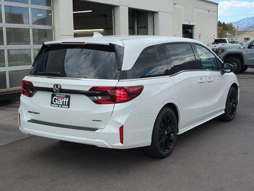 Platinum White Pearl 2026 Honda Odyssey Sport-L