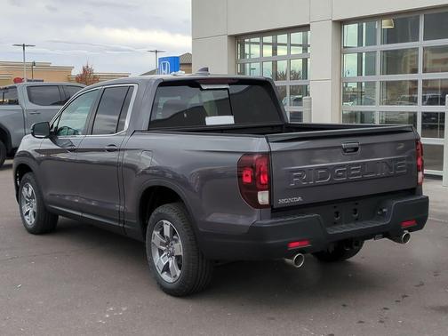 Modern Steel Metallic 2026 Honda Ridgeline RTL