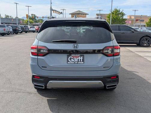Sonic Gray Pearl 2026 Honda Pilot Touring 8-Passenger