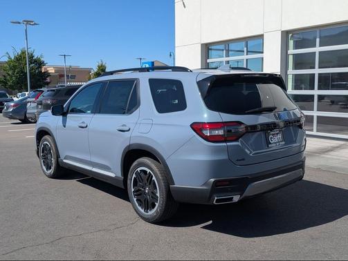 Sonic Gray Pearl 2026 Honda Pilot Touring 8-Passenger