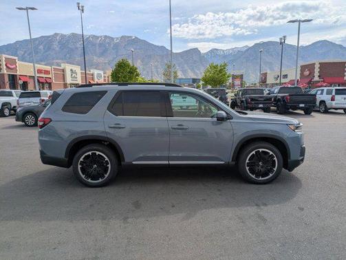 Sonic Gray Pearl 2026 Honda Pilot Touring 8-Passenger