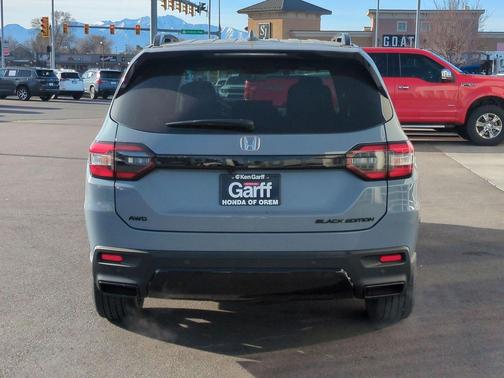 Sonic Gray Pearl 2026 Honda Pilot Black Edition