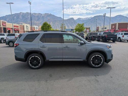 Sonic Gray Pearl 2026 Honda Pilot Touring 8-Passenger