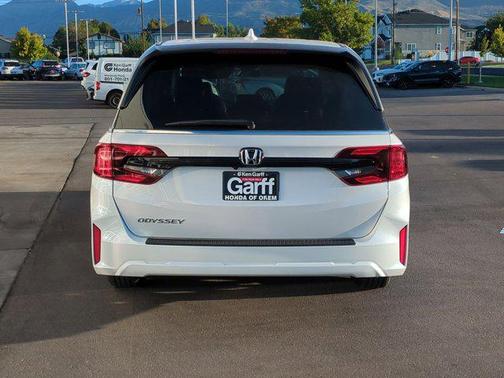 Platinum White Pearl 2026 Honda Odyssey EX-L