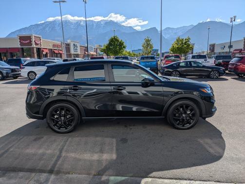 Crystal Black Pearl 2025 Honda HR-V