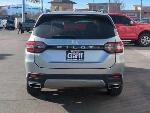 Solar Silver Metallic 2026 Honda Pilot EX-L