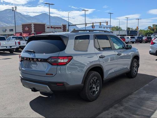 Gray Pearl 2026 Honda Pilot TrailSport