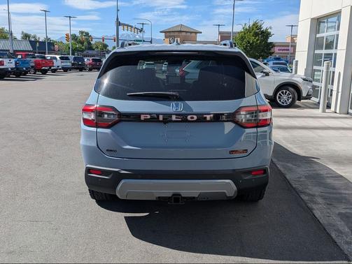 Gray Pearl 2026 Honda Pilot TrailSport