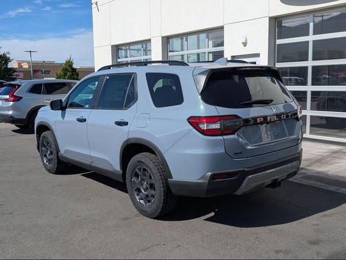 Gray Pearl 2026 Honda Pilot TrailSport