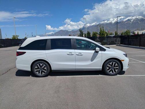 Platinum White Pearl 2026 Honda Odyssey EX-L