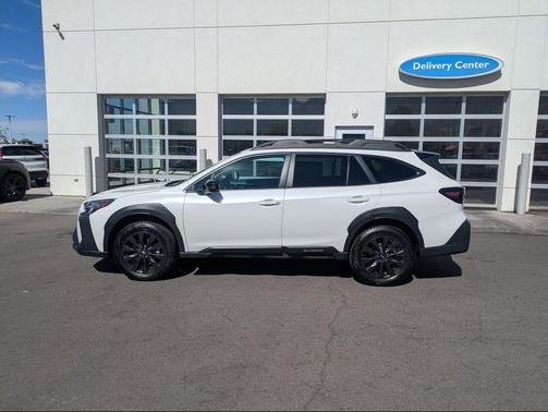 Crystal White Pearl 2025 Subaru Outback Onyx Edition
