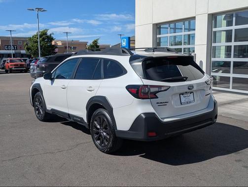 Crystal White Pearl 2025 Subaru Outback Onyx Edition
