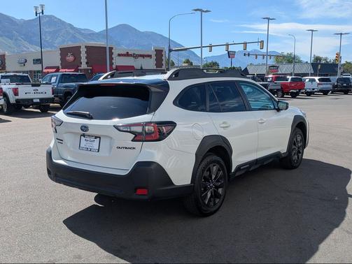 Crystal White Pearl 2025 Subaru Outback Onyx Edition