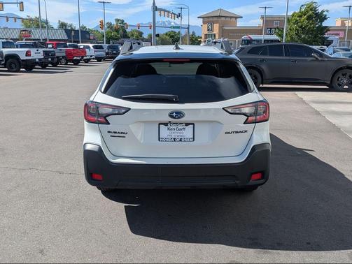 Crystal White Pearl 2025 Subaru Outback Onyx Edition