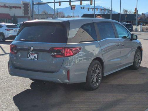Sonic Gray Pearl 2026 Honda Odyssey Touring