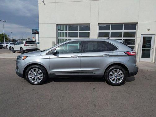 Silver Metallic 2022 Ford Edge Titanium