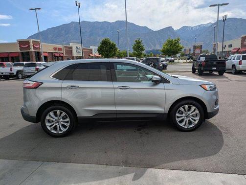 Silver Metallic 2022 Ford Edge Titanium