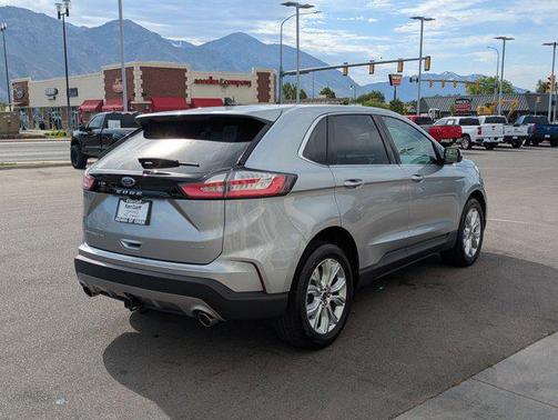 Silver Metallic 2022 Ford Edge Titanium
