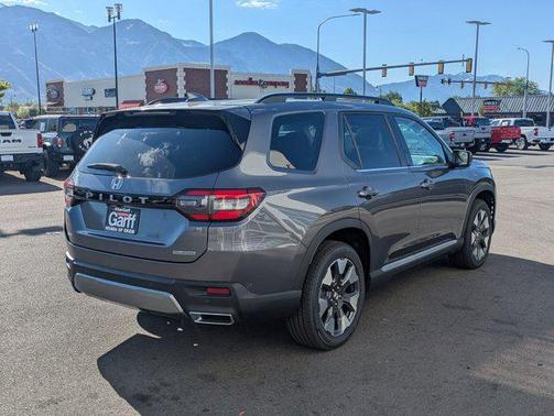 Modern Steel Metallic 2026 Honda Pilot Touring 8-Passenger
