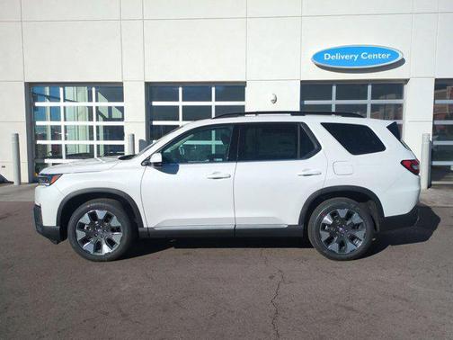 Platinum White Pearl 2026 Honda Pilot Touring 8-Passenger