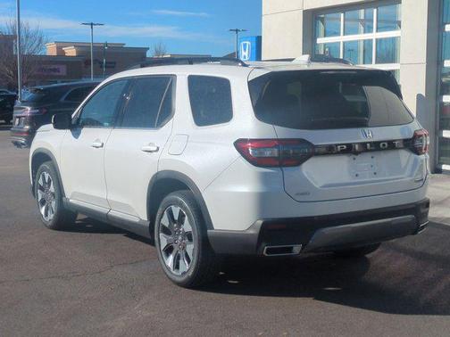 Platinum White Pearl 2026 Honda Pilot Touring 8-Passenger