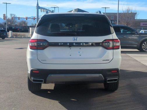 Platinum White Pearl 2026 Honda Pilot Touring 8-Passenger