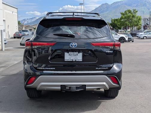 Midnight Black Metallic 2021 Toyota Highlander Hybrid Platinum
