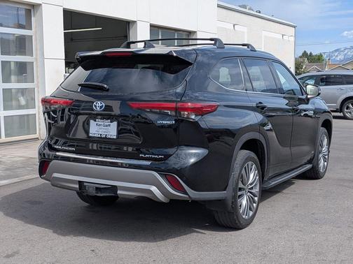 Midnight Black Metallic 2021 Toyota Highlander Hybrid Platinum