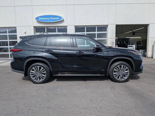 Midnight Black Metallic 2021 Toyota Highlander Hybrid Platinum