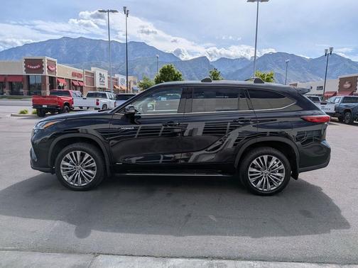 Midnight Black Metallic 2021 Toyota Highlander Hybrid Platinum