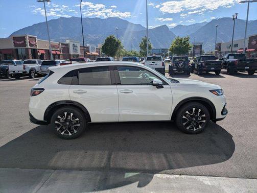 Platinum White Pearl 2027 Honda HR-V EX-L