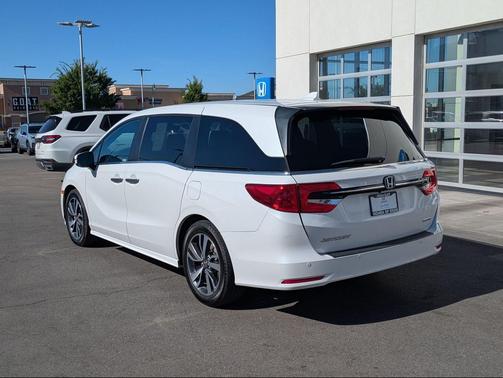 Platinum White Pearl 2023 Honda Odyssey Touring
