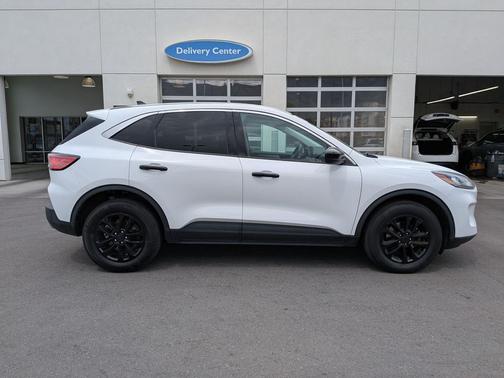 Oxford White 2022 Ford Escape SE