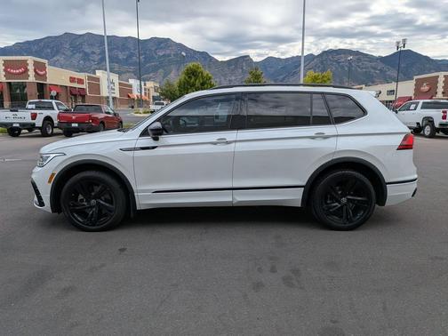 Opal White Pearl 2023 Volkswagen Tiguan 2.0T SE R-Line Black 4MOTION