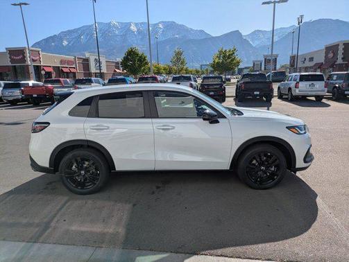 Platinum White Pearl 2026 Honda HR-V AWD Sport