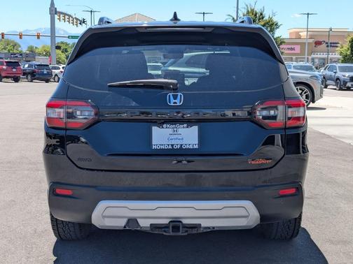 Crystal Black Pearl 2025 Honda Pilot TrailSport