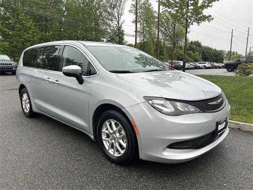 2023 Chrysler Voyager LX