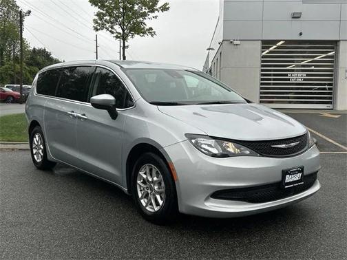 2023 Chrysler Voyager LX