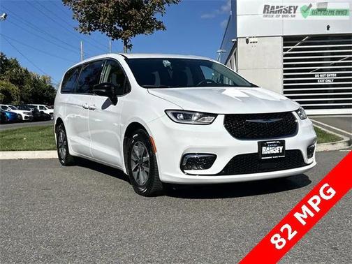 2024 Chrysler Pacifica Hybrid Select