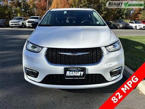 2024 Chrysler Pacifica Hybrid Select