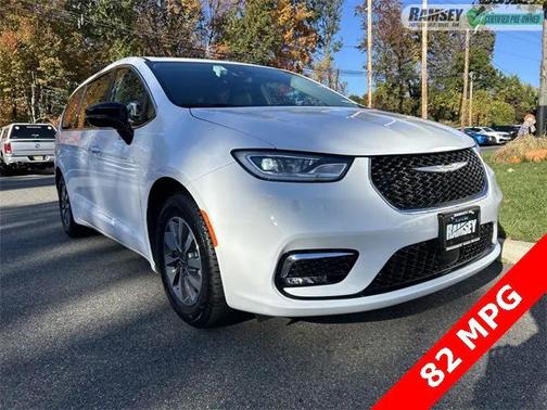 2024 Chrysler Pacifica Hybrid Select