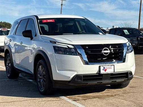 2025 Nissan Pathfinder S