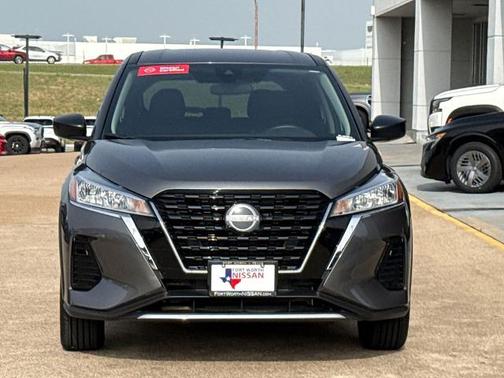 Gun Metallic 2025 Nissan Kicks Play S