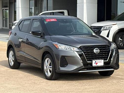 Gun Metallic 2025 Nissan Kicks Play S