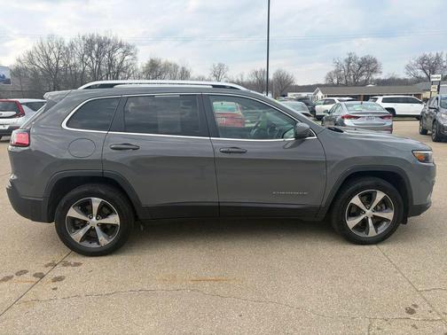 Sting-Gray Clearcoat 2019 Jeep Cherokee Limited