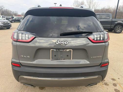 Sting-Gray Clearcoat 2019 Jeep Cherokee Limited