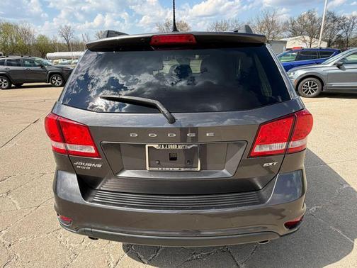 Granite Pearlcoat 2017 Dodge Journey SXT